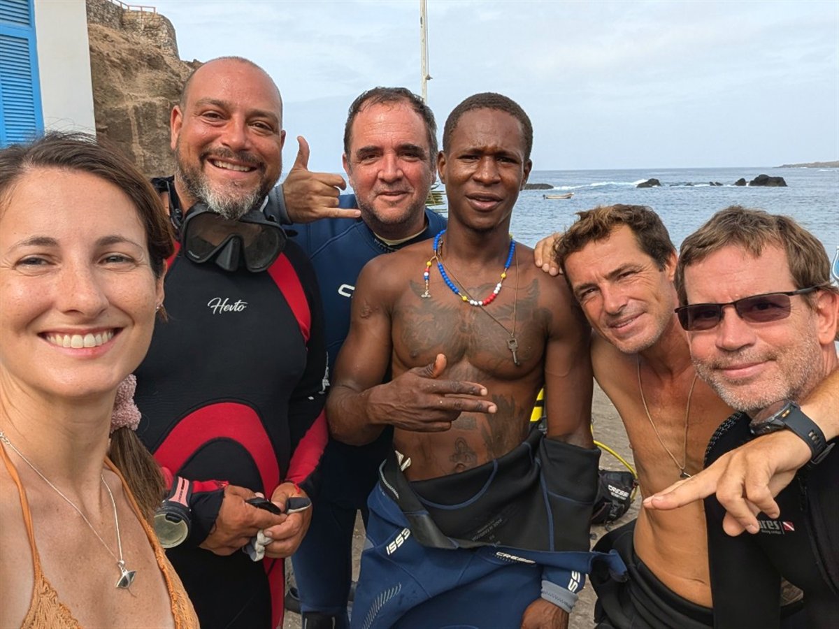 Volunteers and divers after the cleanup
